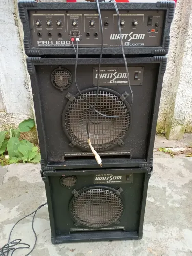Amplificador e caixas de som $1200