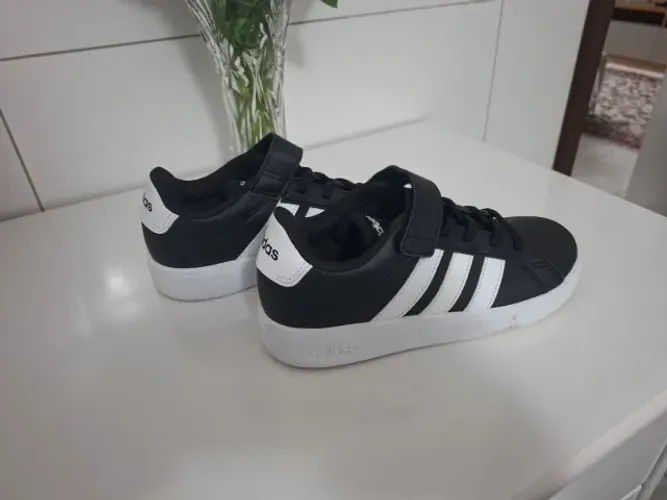 VENDO TENIS ADIDAS E CHUTEIRA UMBRO N33