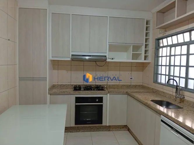 Casa com 3 dormitórios para alugar por R$ 2.550/mês - Parque da Gávea - Maringá/PR