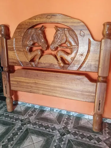 Vendo cama de madeira maciça Angelin pedra talhada a mão vindo direto do Pará *