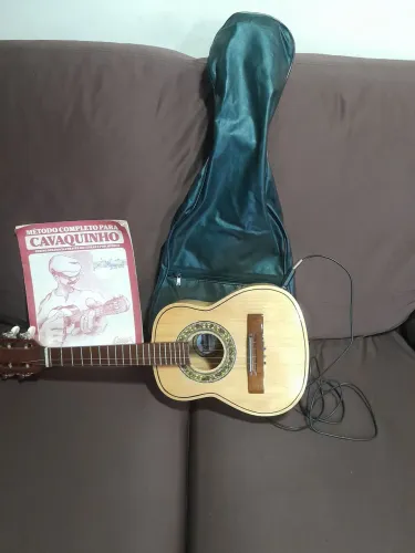 Cavaquinho elétrico