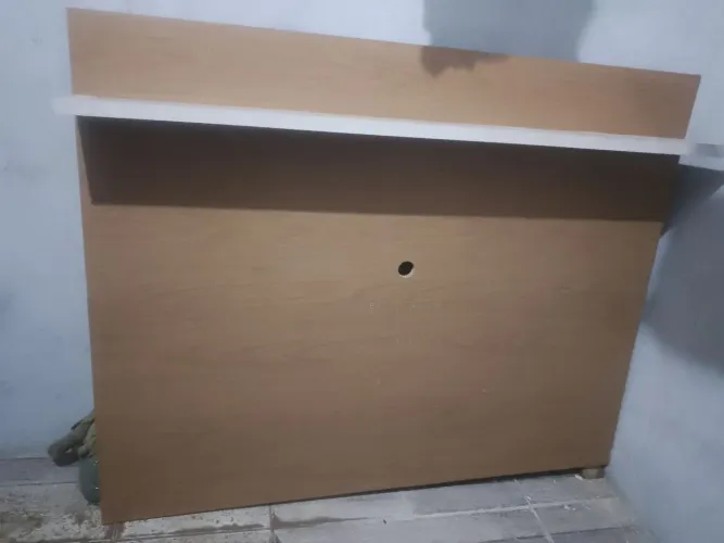 Painel de botar televisão pra vender, bonzinho so tem uns meses de uso chama nas notas ?