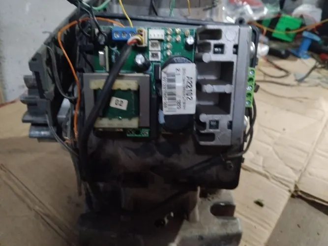 Motor de portão semi industrial ppa  funcionando sem cremalheira e controle co 2 chaves