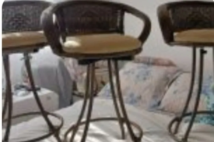 3 banquetas por R$300