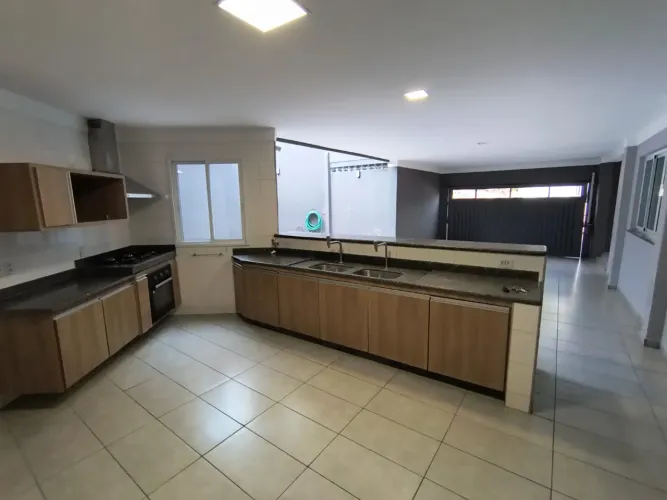 Alugo casa