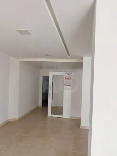 Ponto Comercial com Salão de 18,5x7,5 e Casa de 2/4 no Siqueira Campos