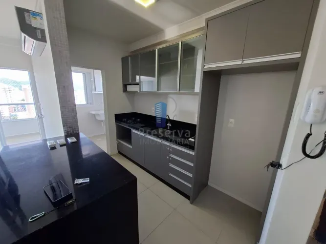 Apartamento semi-mobiliado para venda no Centro