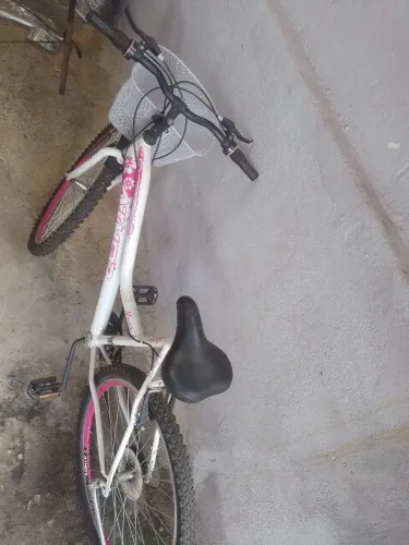 Vendo uma bicicleta 400,00