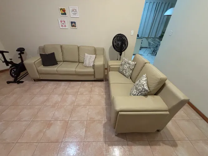 sofás de couro