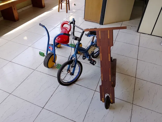 Combo 3 por 1. Bicicleta patinete e velotrou.
