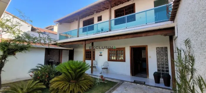 CASA 05 QUARTOS - 03 VAGAS LIVRES - PISCINA - ÁREA GOURMET - MONTE CASTELO - CONTAGEM.