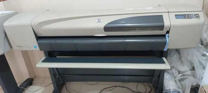 Plotter HP 500 monocromática com cartucho e cabeçote original.