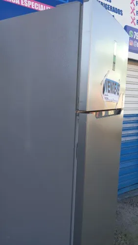 vende-se geladeira em bom estado 