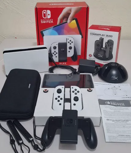 Nintendo Switch Oled impecável Original de fábrica  na caixa carregador de Joycons