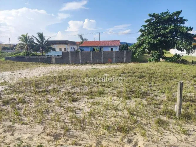 Terreno frente ao mar de Guaratiba com recuo grande até a areia