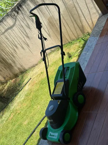 Cortador de grama elétrico Trapp WM 350 de 1300W e cor verde/preto