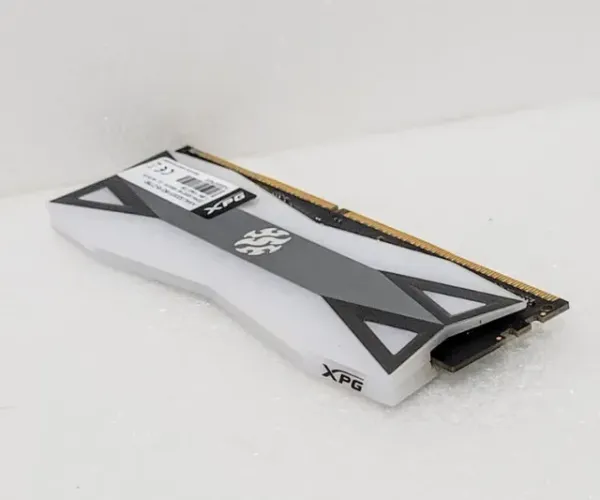 Memoria RAM XPG Spectrix D60G 16GB DDR4 3200MHz CL16 RGB