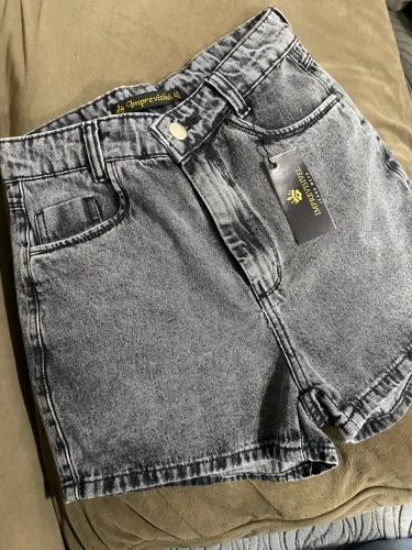 Vendo short jeans novo