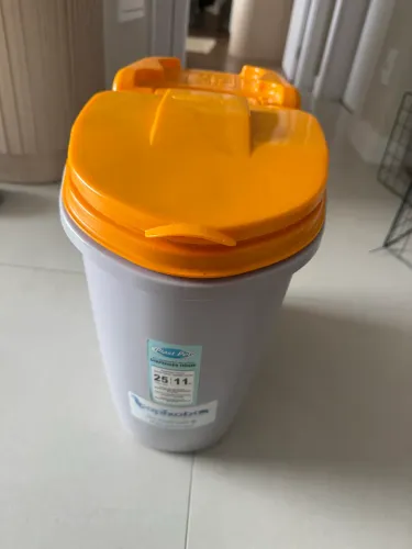 Porta-ração Dispenser Home Plast Pet 25 litros seminovo