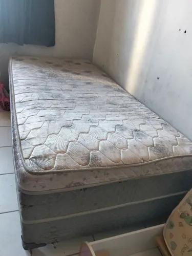 Vendo cama box solteiro e cama infantil