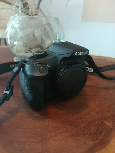 Câmera fotográfica Canon t6 +lente do kit 18/55, flash Yangnuo + todo material da câmera