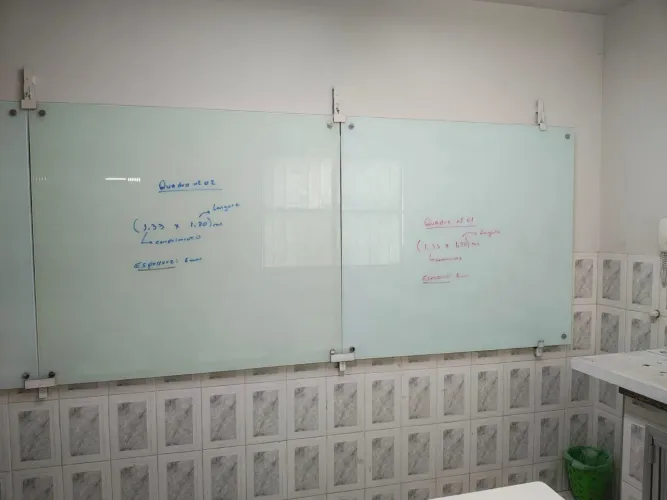 Quadro escolar de vidro 