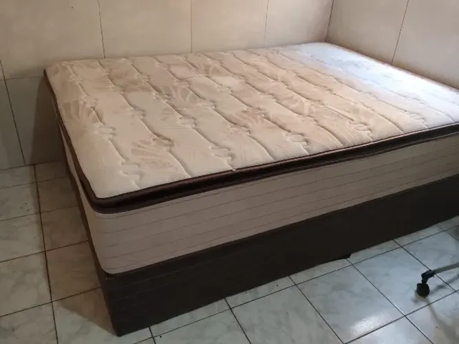 vendo cama de casal com 7 meses de uso colchão e base tem nota. carrinho de bebê e moises