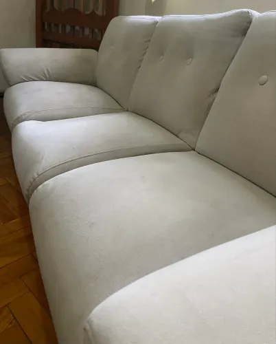 Vendo excelente sofá com pouco tempo de uso. Sofá com excelente estofado