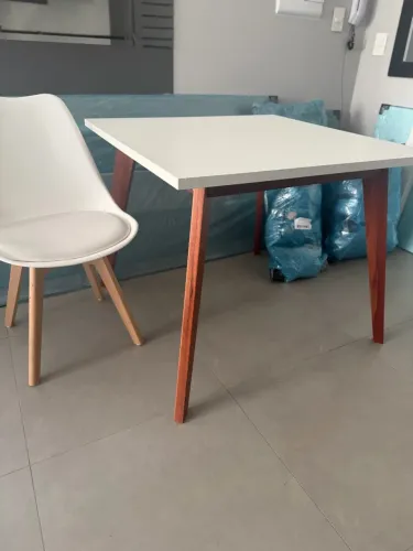 MESA DE COZINHA + 4 CONJUNTO DE CADEIRAS