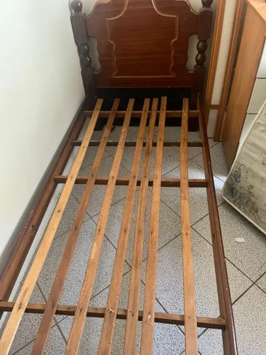 Cama de madeira