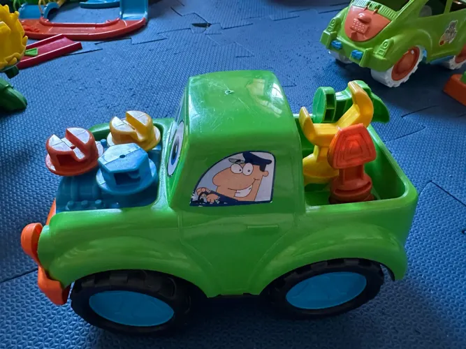 Carrinho de montar e estimular para bebê.