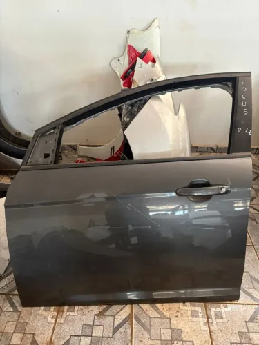 PORTA DIANTEIRA DIREITA FORD FOCUS 