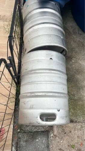 2 Barril de chopp vazio