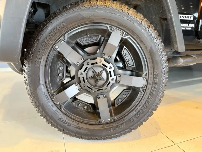 Jeep Wrangler Unlimited Sport 3.6 V6 284cv 4P 2014