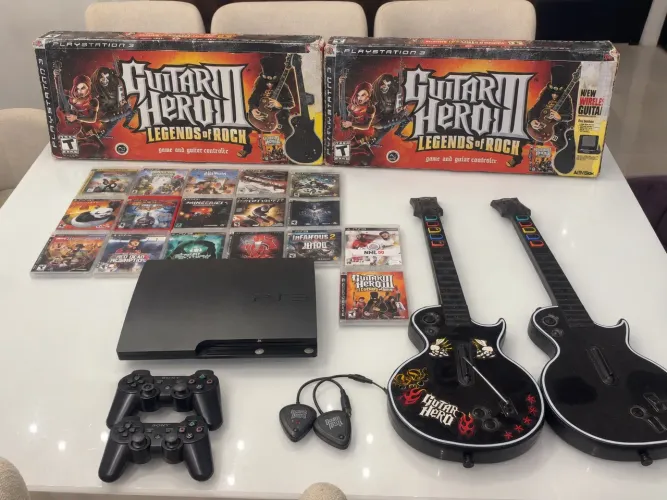 PS3 Slim + 2 Guitarras Guitar Hero + 2 Controles + 14 Jogos Originais