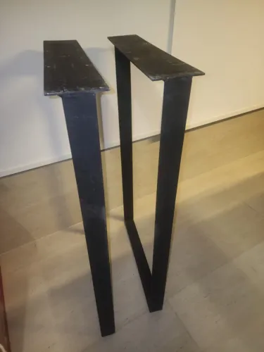 Pé de ferro para mesa/bancada