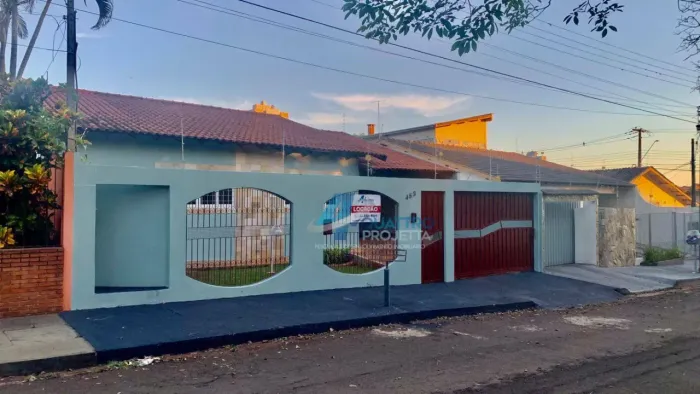 Casa para Alugar com 3 quartos em Ibiporã, 180 m² - Conjunto Habitacional José Leite da Si