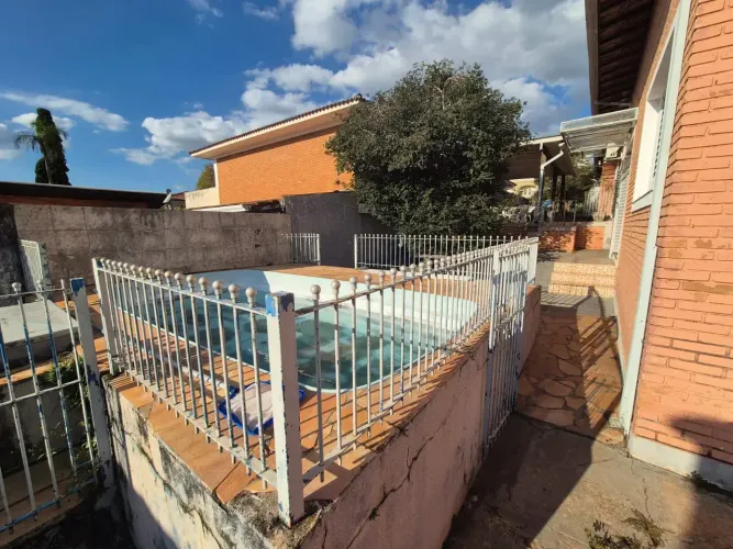 Imóvel para venda possui 199 metros quadrados com 3 quartos em Centro - Botucatu - SP