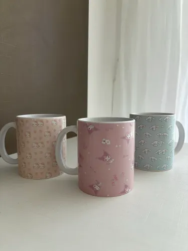 Canecas cinnamoroll, kuromi e hello kitty