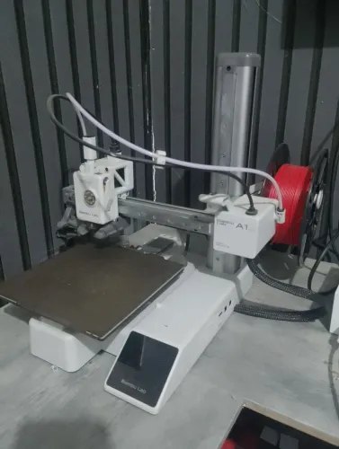 Impressora 3d bambu lab a1 mini vai com 7 filamentos