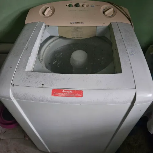 Vendo máquina de lavar usada para retirada de peças.