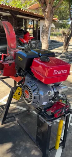 Vendo ensiladeira Nogueira com o motor 