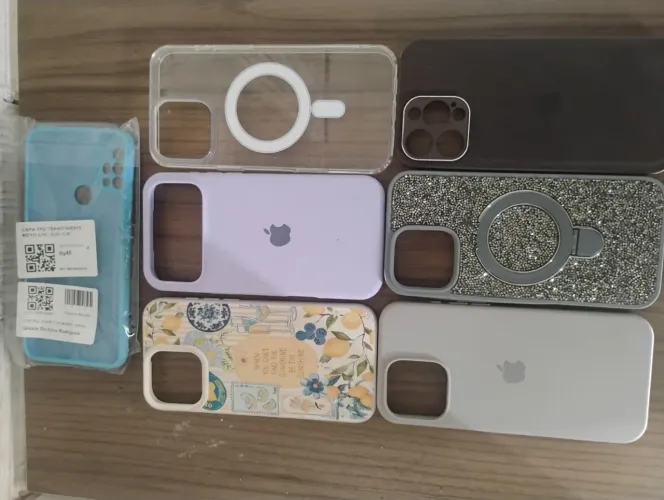 vendo várias capinhas de iPhone e uma da Motorola tudo por 25