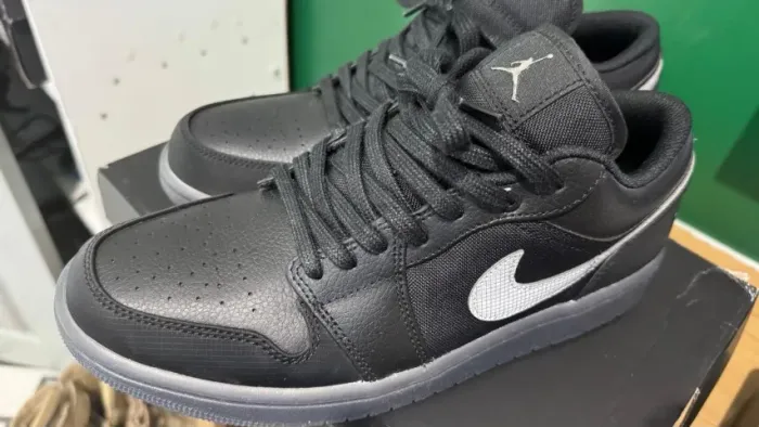 Tênis Air Jordan 1 Low - Novo e Original - Tamanho 41