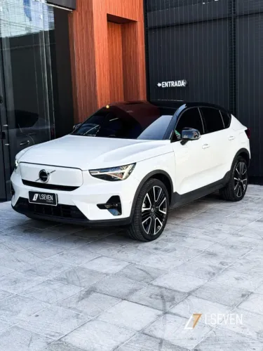 Volvo C40 Recharge Pure Eletric (elétrico) 2022