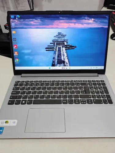 Notebook Lenovo Core i3 12th, 8 RAM DDR4, 256 GB Nvme, tela 15.6 polegadas