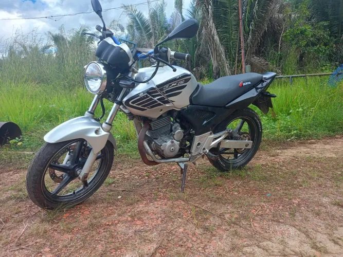 Vendo essa CBX Twister 250 2006