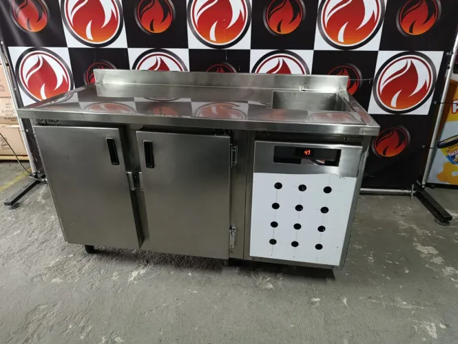 Balcão refrigerado 220 volts  industrial 2 portas 1 cuba lado direito todo no aço inox