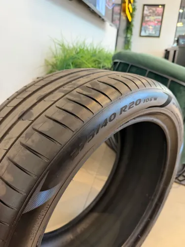 Pneu Pirelli Pzero runflat 275/40 r20.