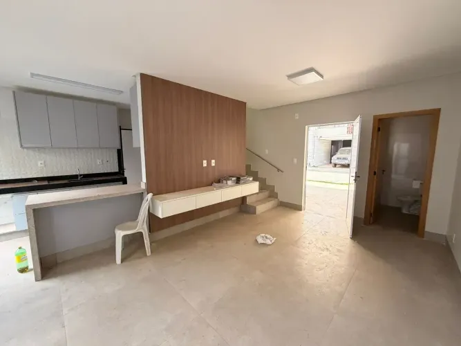 Sobrado para aluguel e venda tem 153 metros quadrados com 3 quartos em Vila Rosa - Goiânia